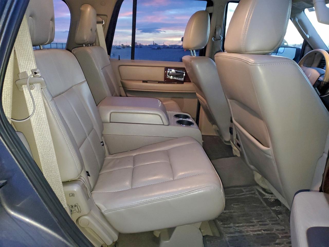 2013 LINCOLN NAVIGATOR photo 11
