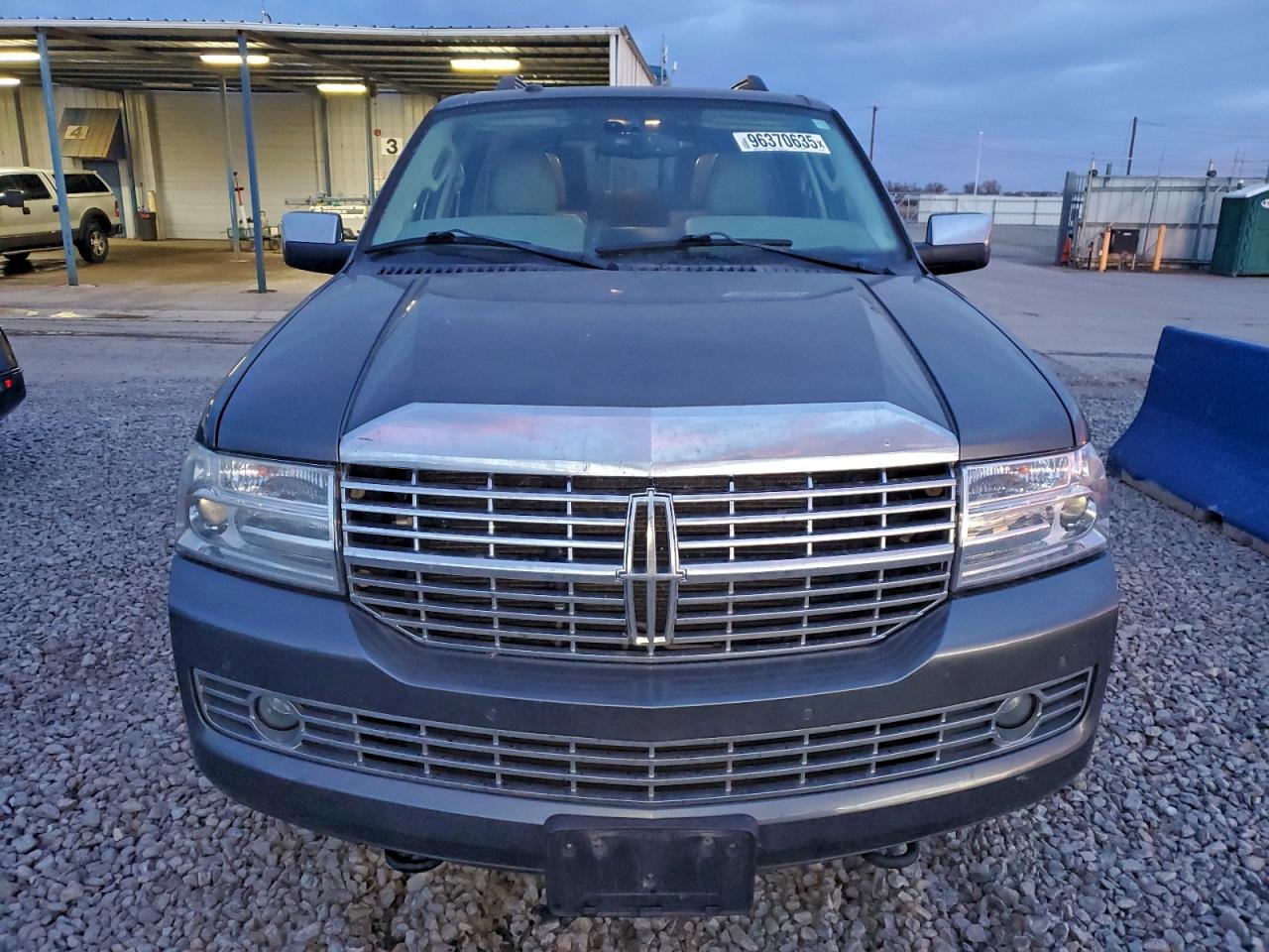 2013 LINCOLN NAVIGATOR photo 5