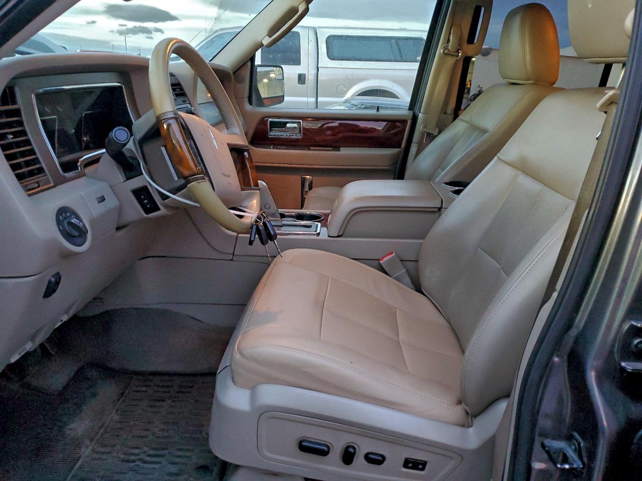 2013 LINCOLN NAVIGATOR photo 7
