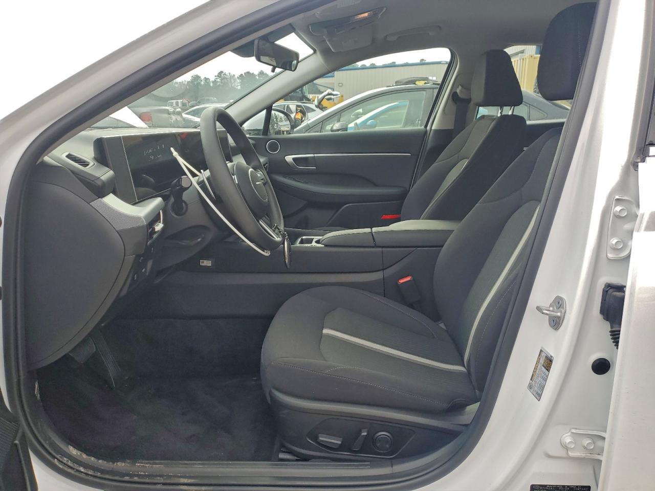 2025 HYUNDAI SONATA SEL photo 19