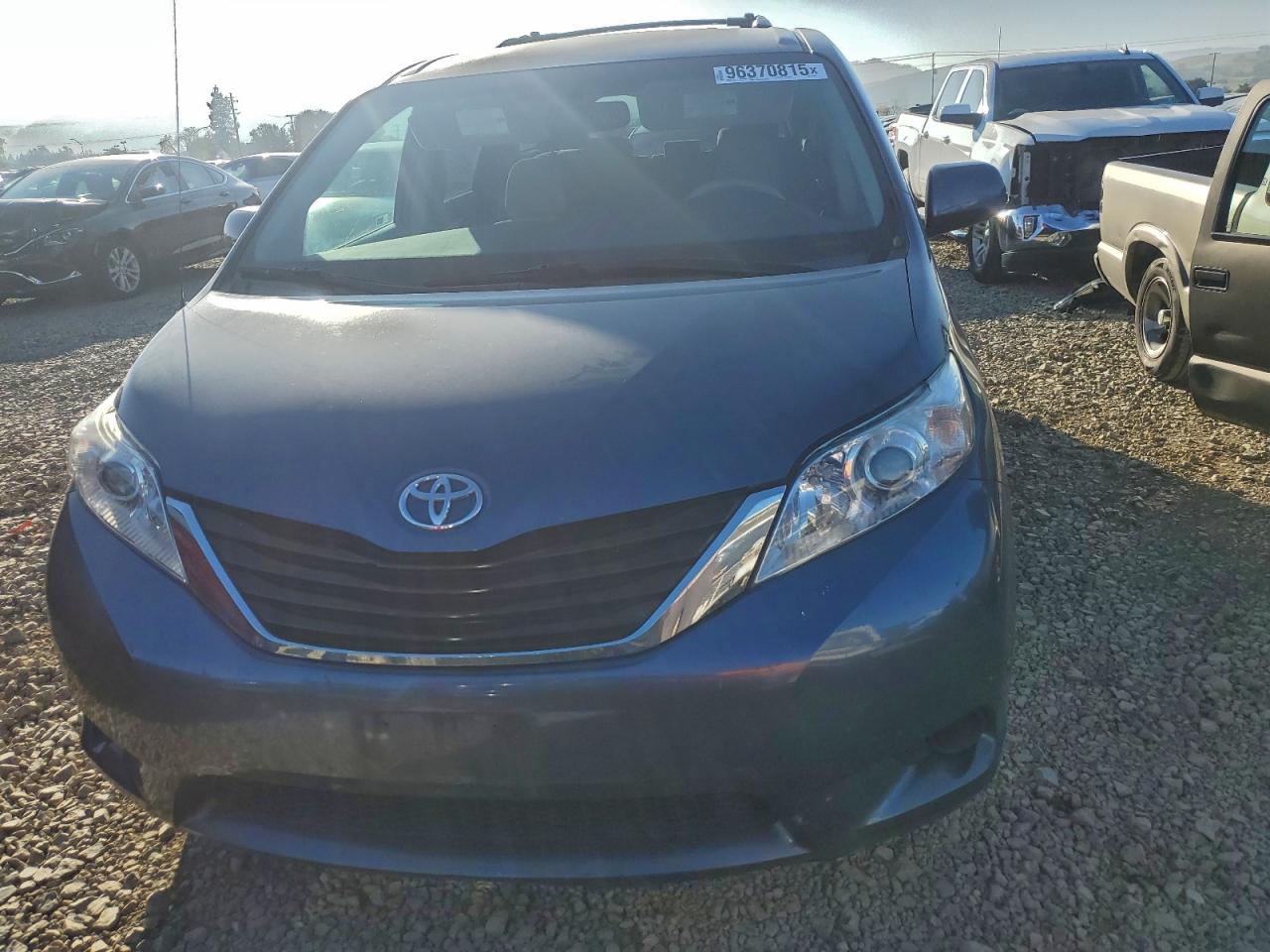 2014 TOYOTA SIENNA LE photo 5