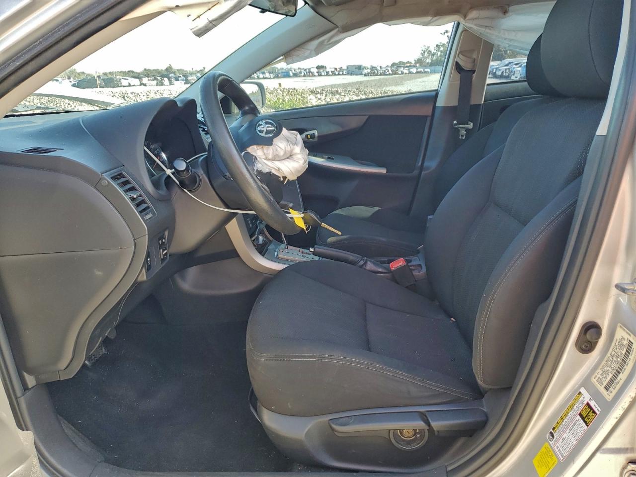 2013 TOYOTA COROLLA BASE photo 13