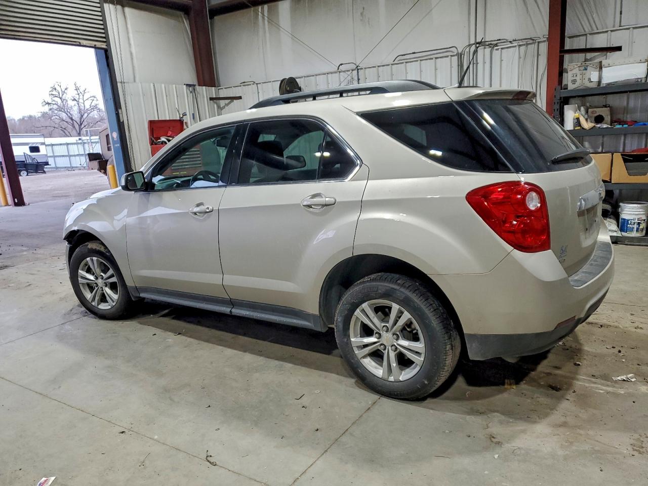 2013 CHEVROLET EQUINOX LT photo 2