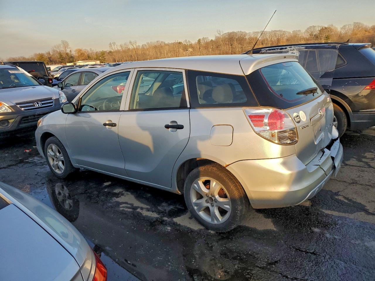 2006 TOYOTA COROLLA MATRIX XR photo 2