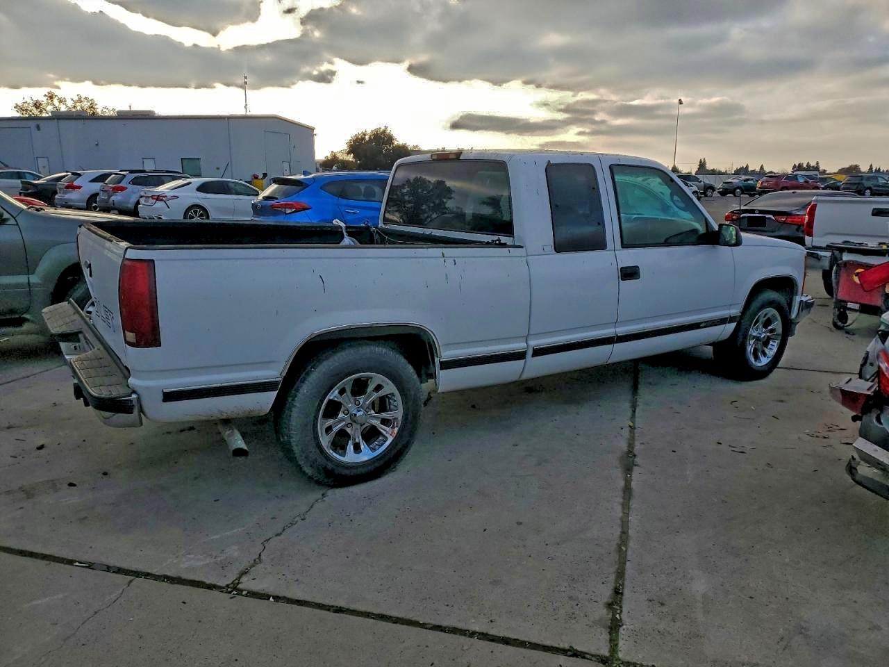 1997 CHEVROLET GMT-400 C1500 photo 3