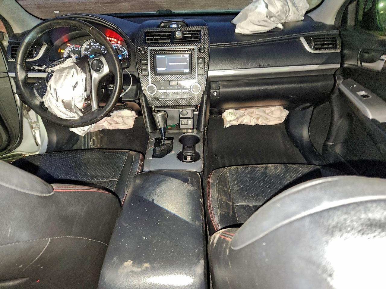 2014 TOYOTA CAMRY L photo 22
