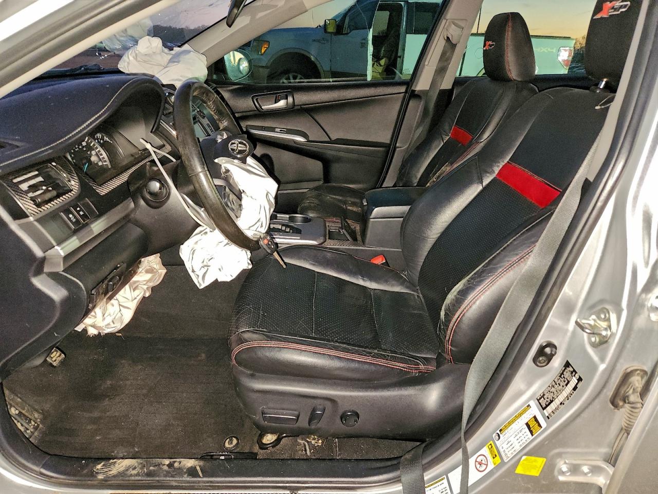 2014 TOYOTA CAMRY L photo 19
