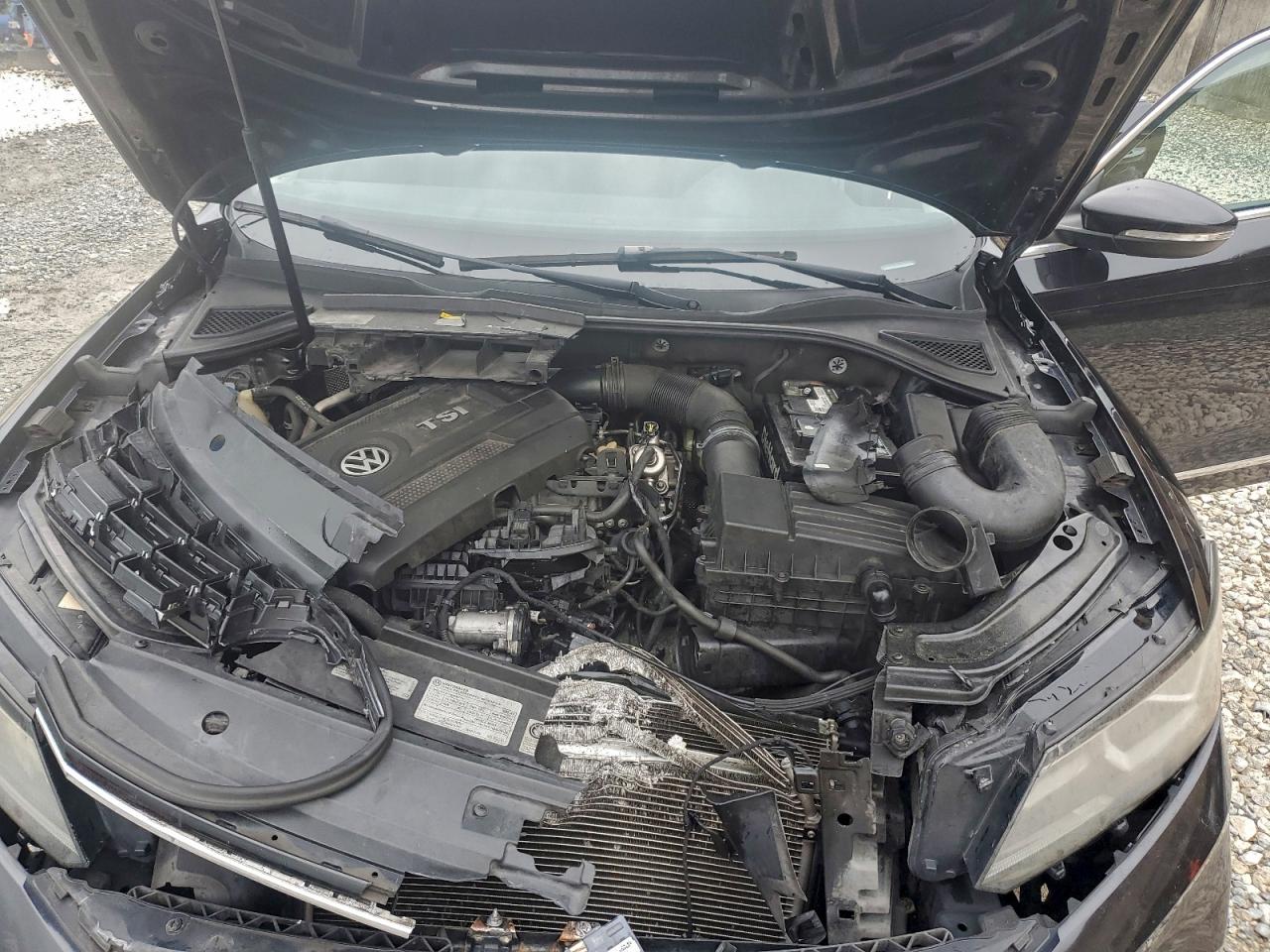 2017 VOLKSWAGEN PASSAT R-LINE photo 11