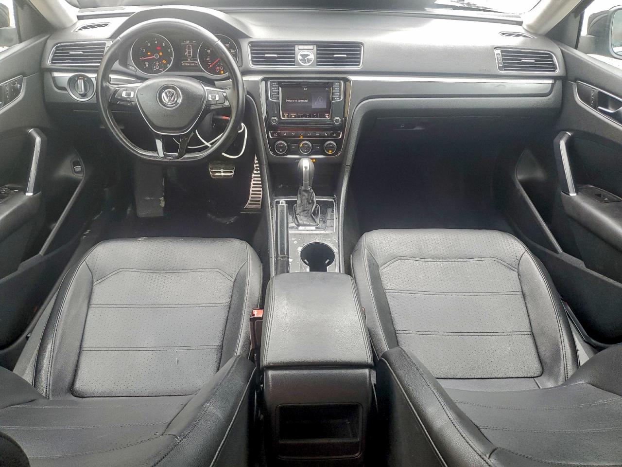 2017 VOLKSWAGEN PASSAT R-LINE photo 8