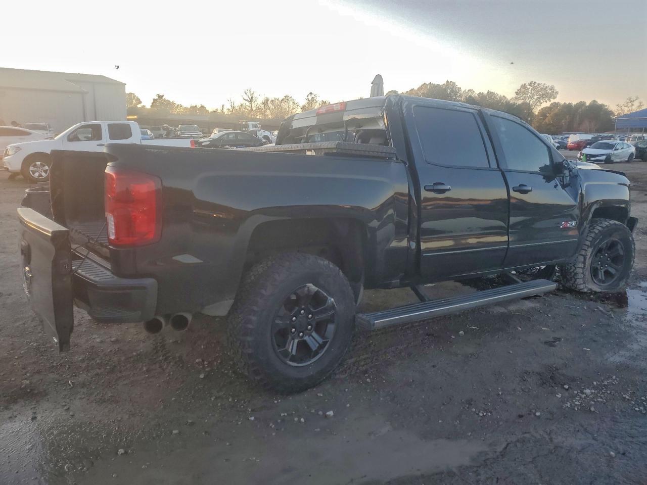 2017 CHEVROLET SILVERADO K1500 LTZ photo 3
