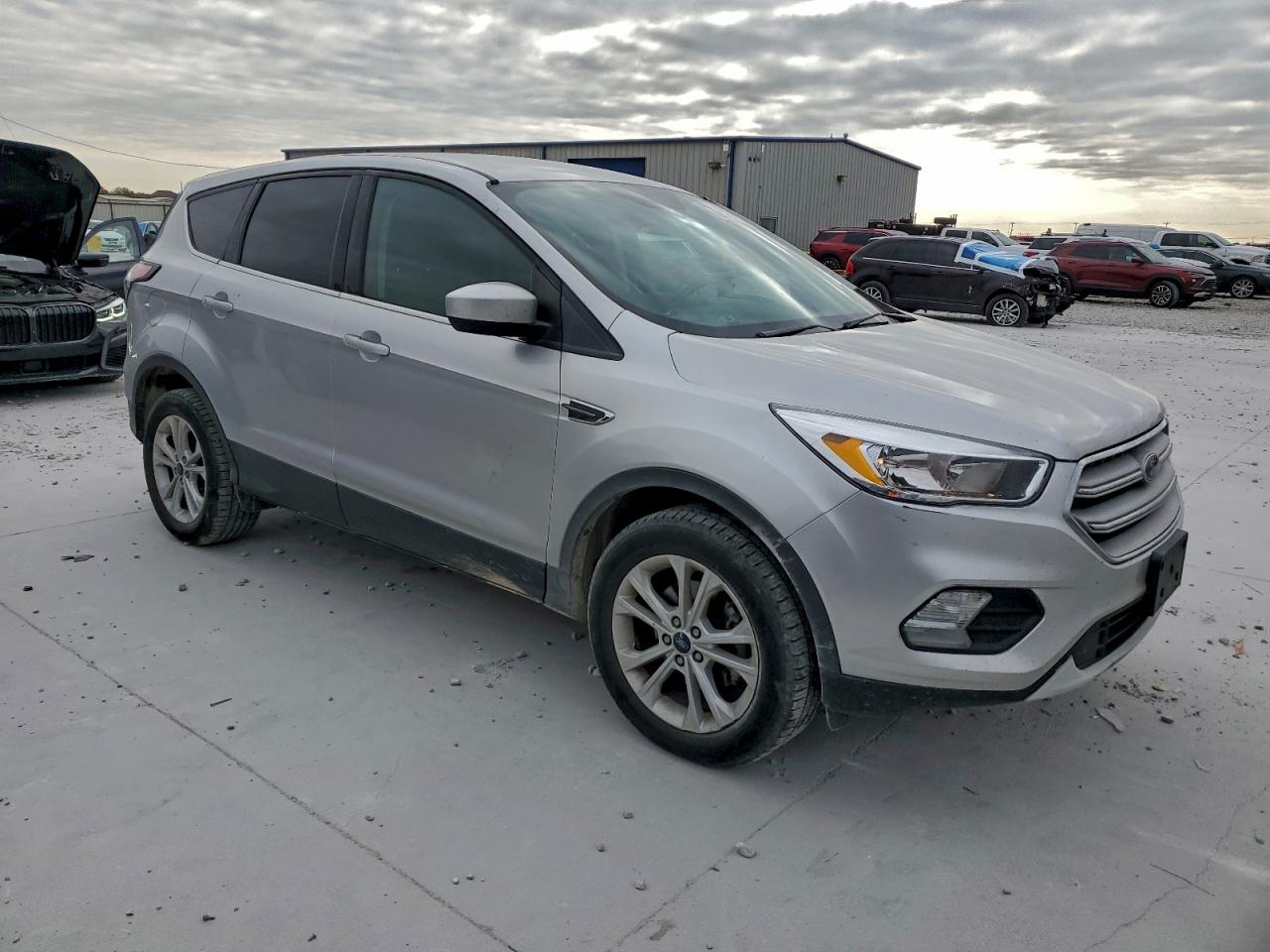 2017 FORD ESCAPE SE photo 4