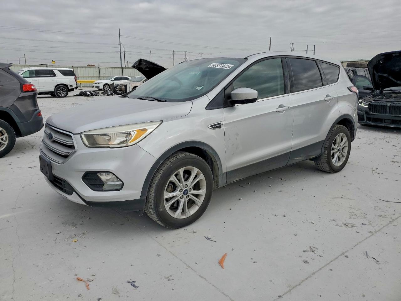 2017 FORD ESCAPE SE — NORMAL WEAR damage — photo 1
