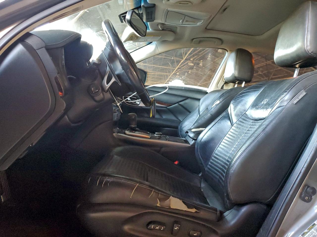 2011 INFINITI M37 photo 7