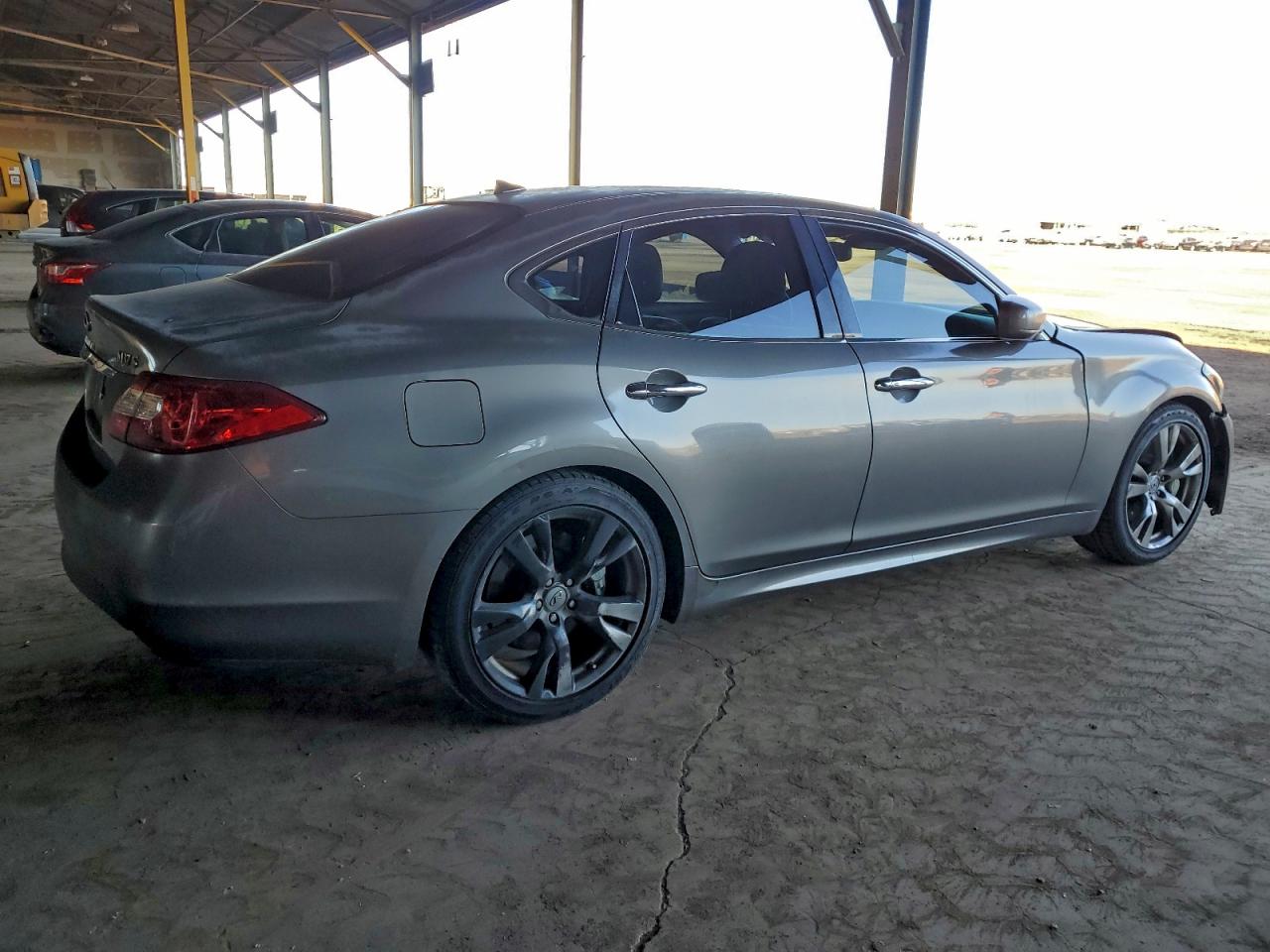 2011 INFINITI M37 photo 3