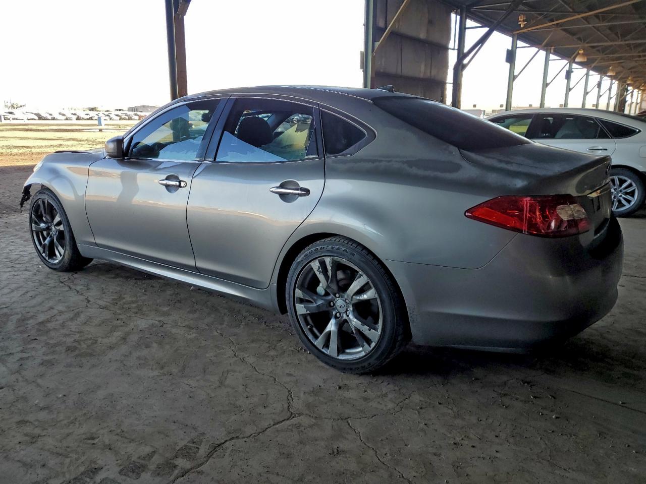 2011 INFINITI M37 photo 2