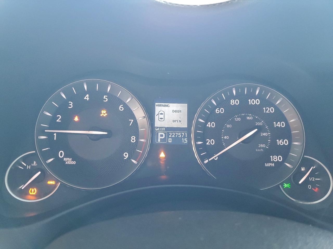 2011 INFINITI M37 photo 9