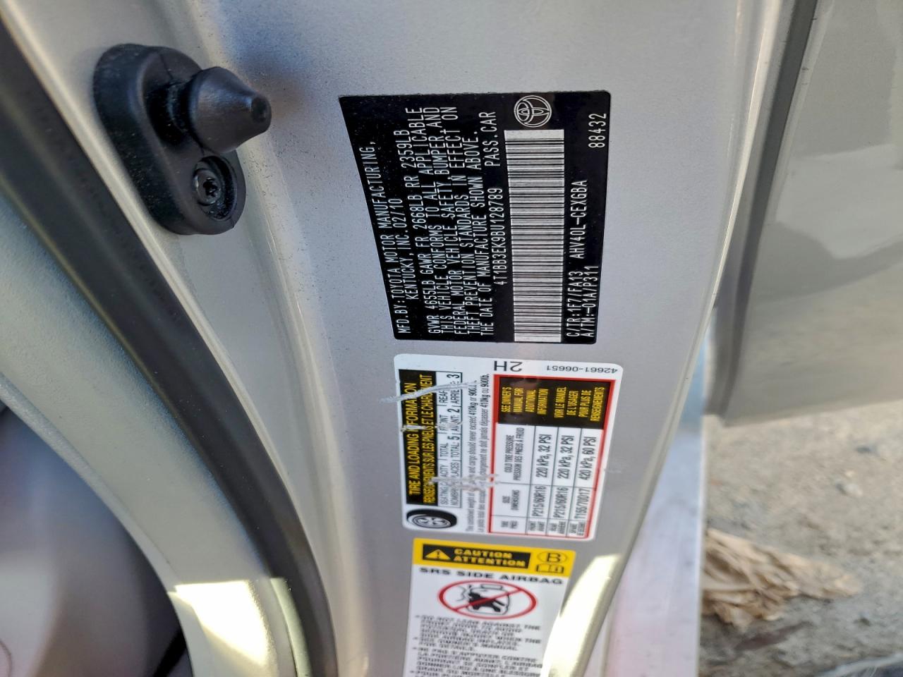 2011 TOYOTA CAMRY HYBRID photo 13
