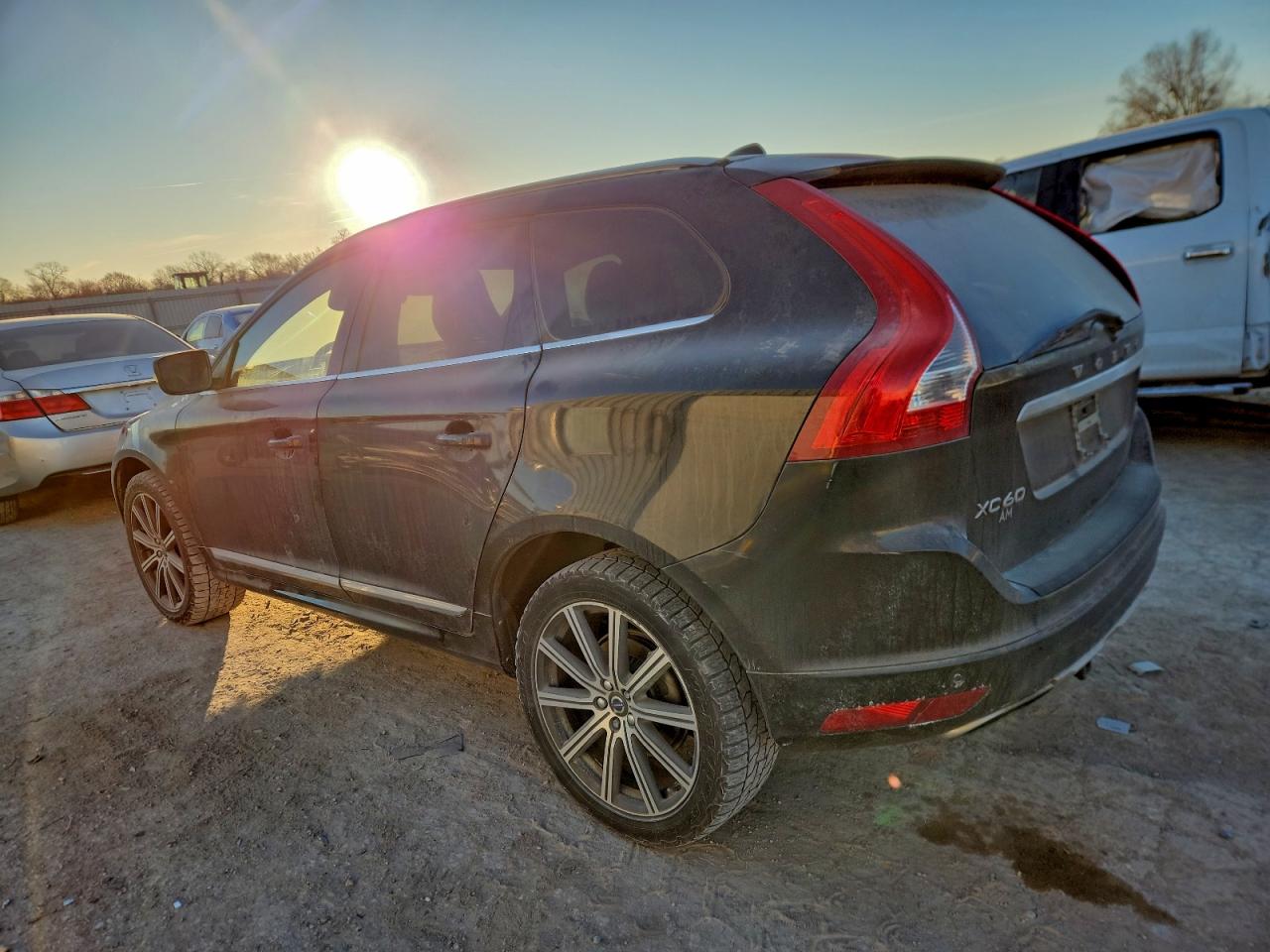 2015 VOLVO XC60 T5 PLATINUM photo 2