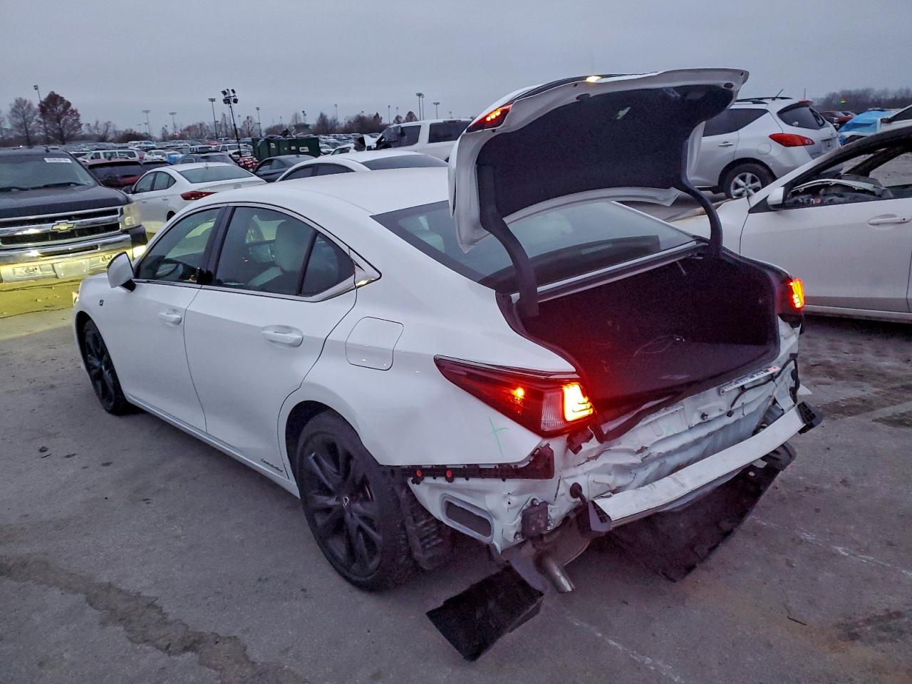 2022 LEXUS ES 300H BASE photo 2