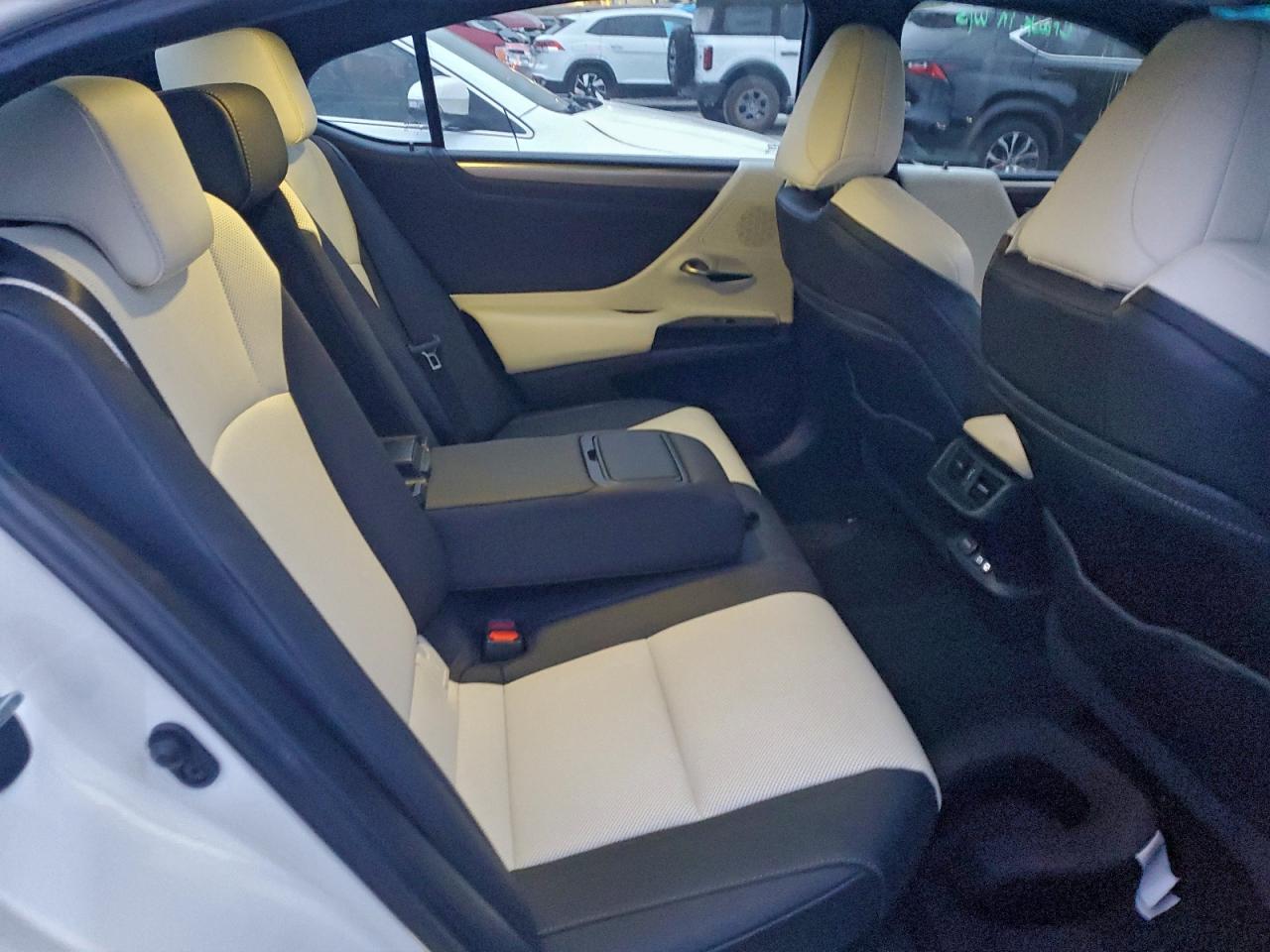 2022 LEXUS ES 300H BASE photo 10
