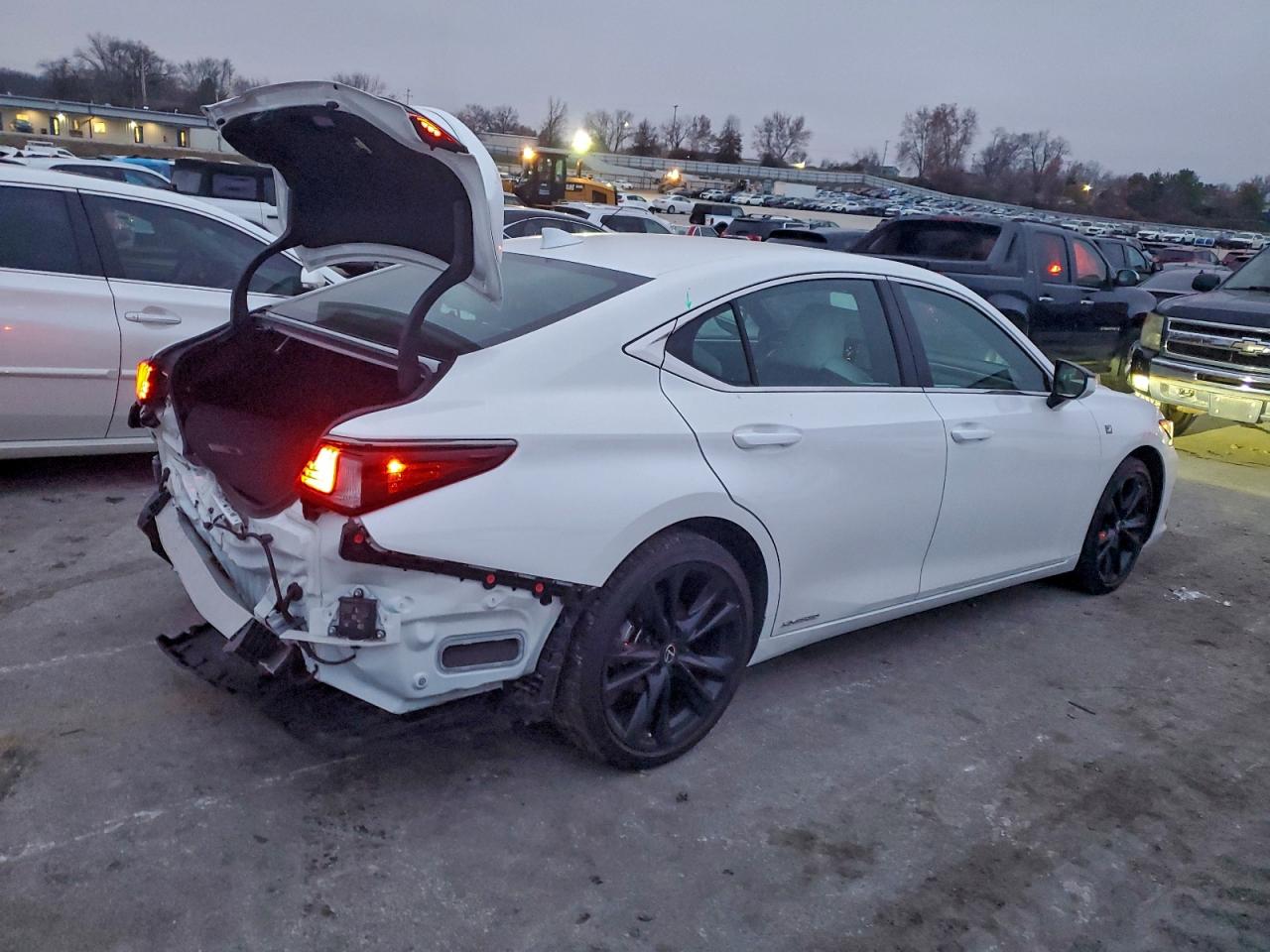 2022 LEXUS ES 300H BASE photo 3