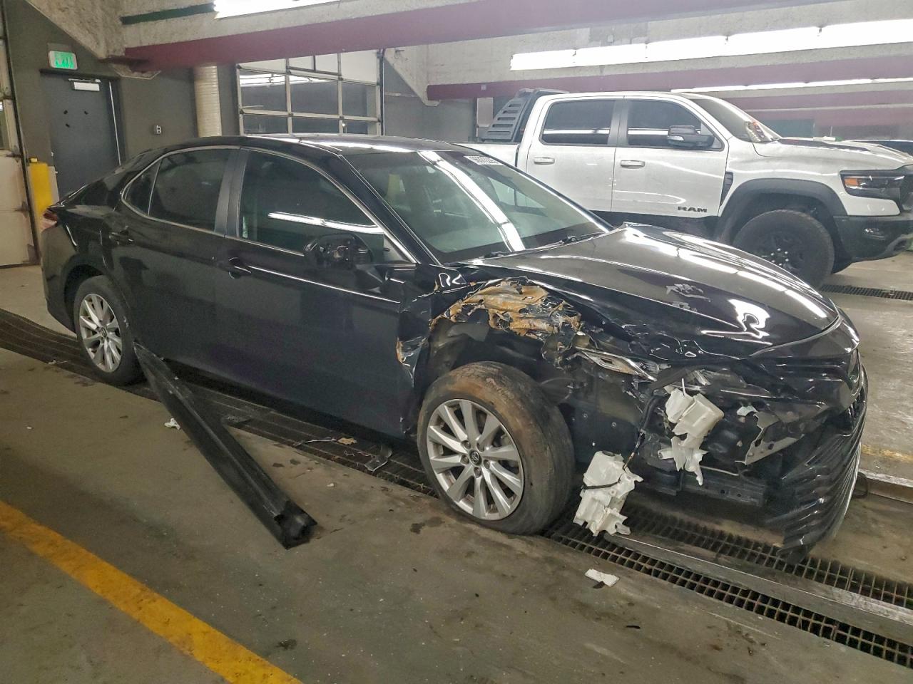 2018 TOYOTA CAMRY L photo 4