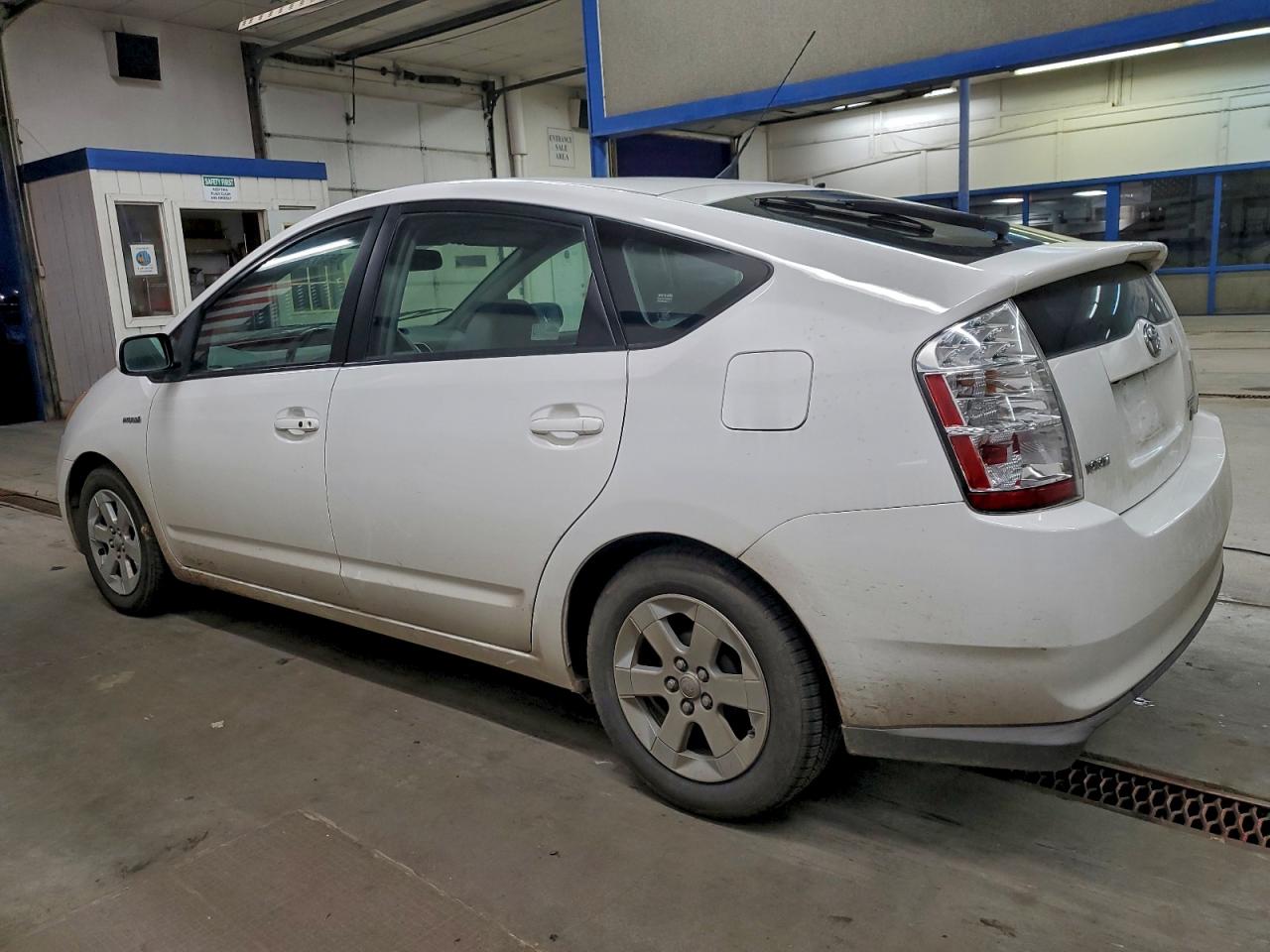 2009 TOYOTA PRIUS photo 2