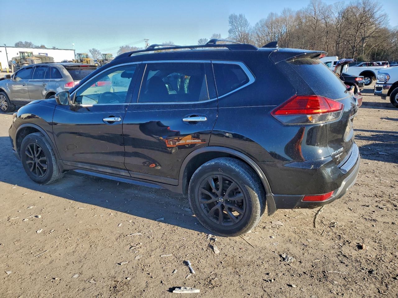 2017 NISSAN ROGUE SV photo 2