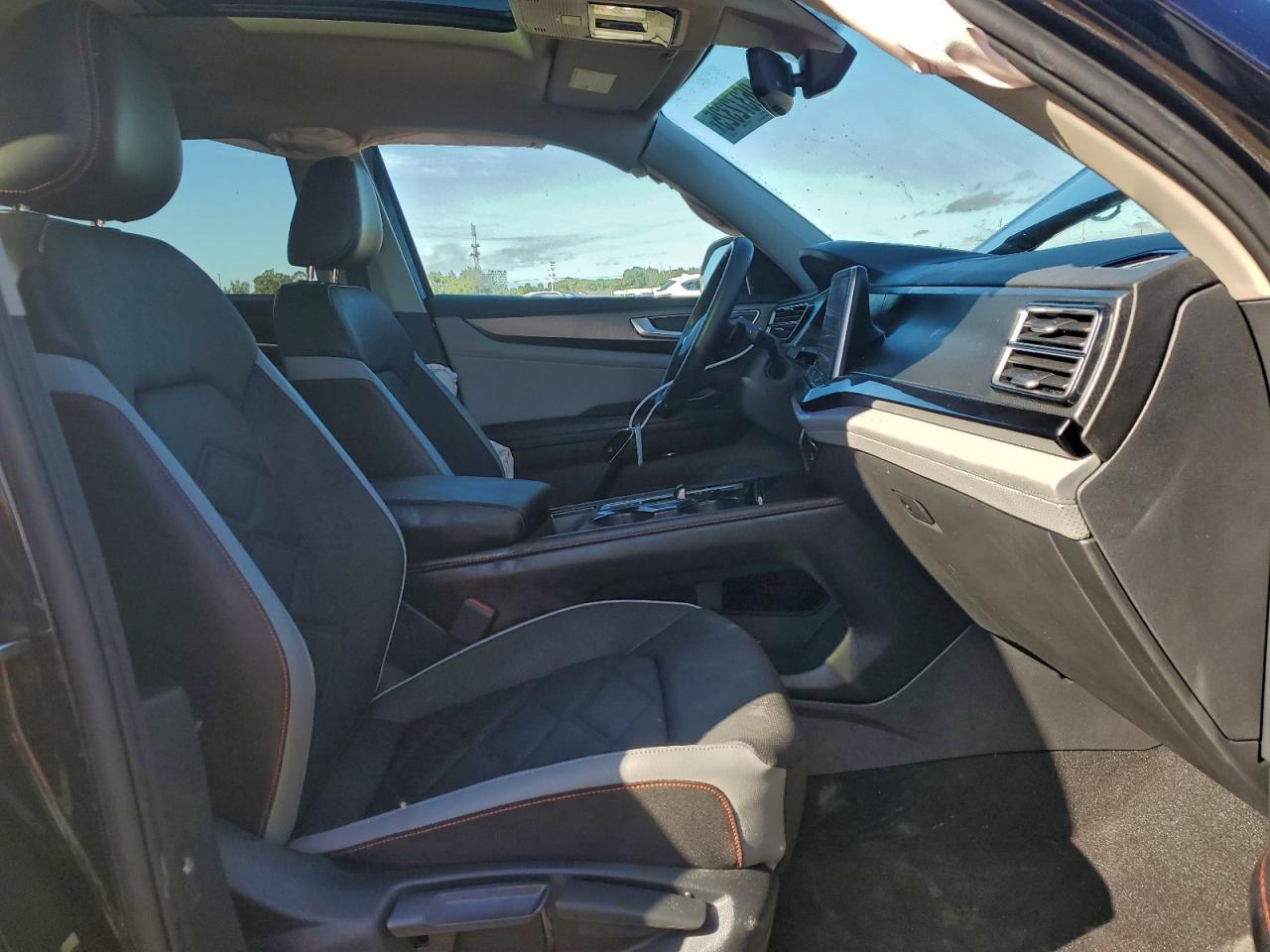 2024 VOLKSWAGEN ATLAS PEAK EDITION SE photo 7