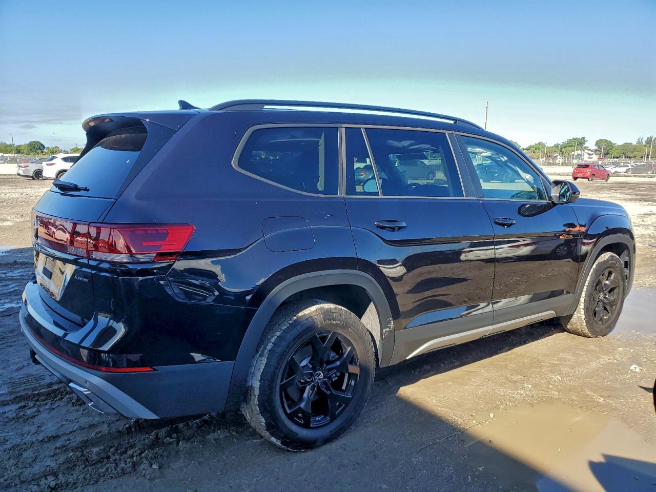 2024 VOLKSWAGEN ATLAS PEAK EDITION SE photo 3