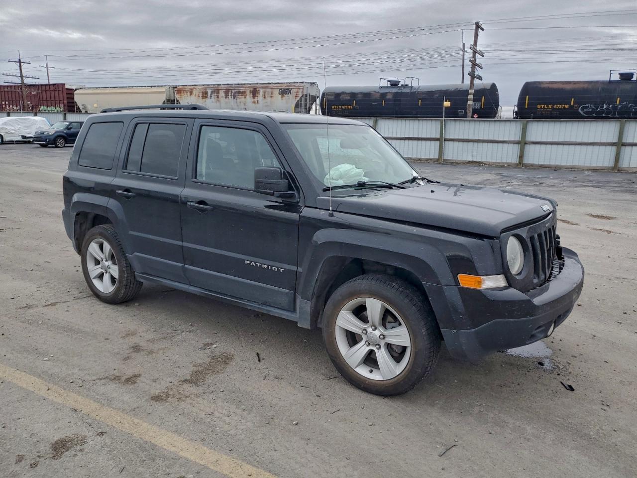 2017 JEEP PATRIOT LATITUDE photo 4