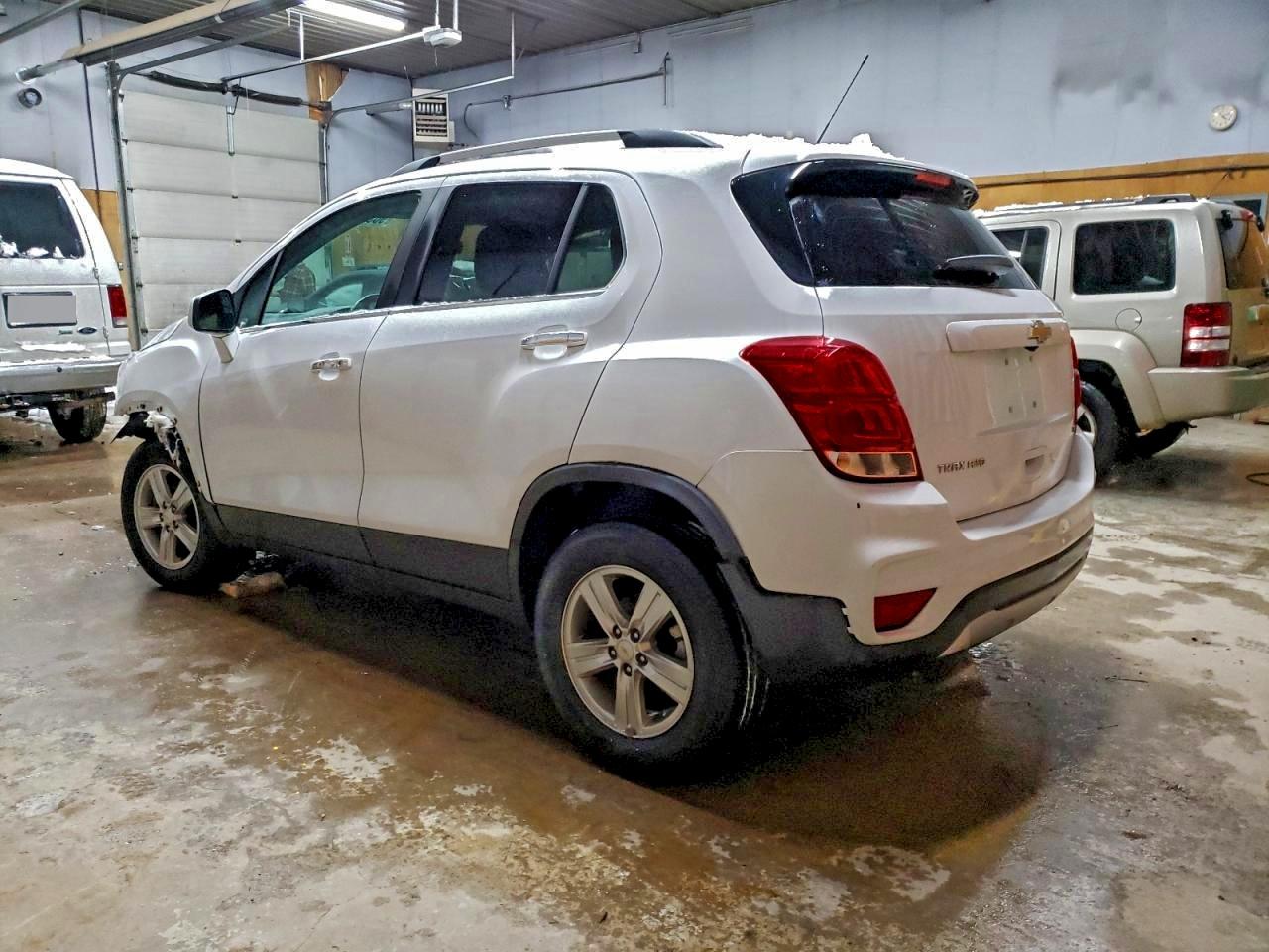 2020 CHEVROLET TRAX 1LT photo 2