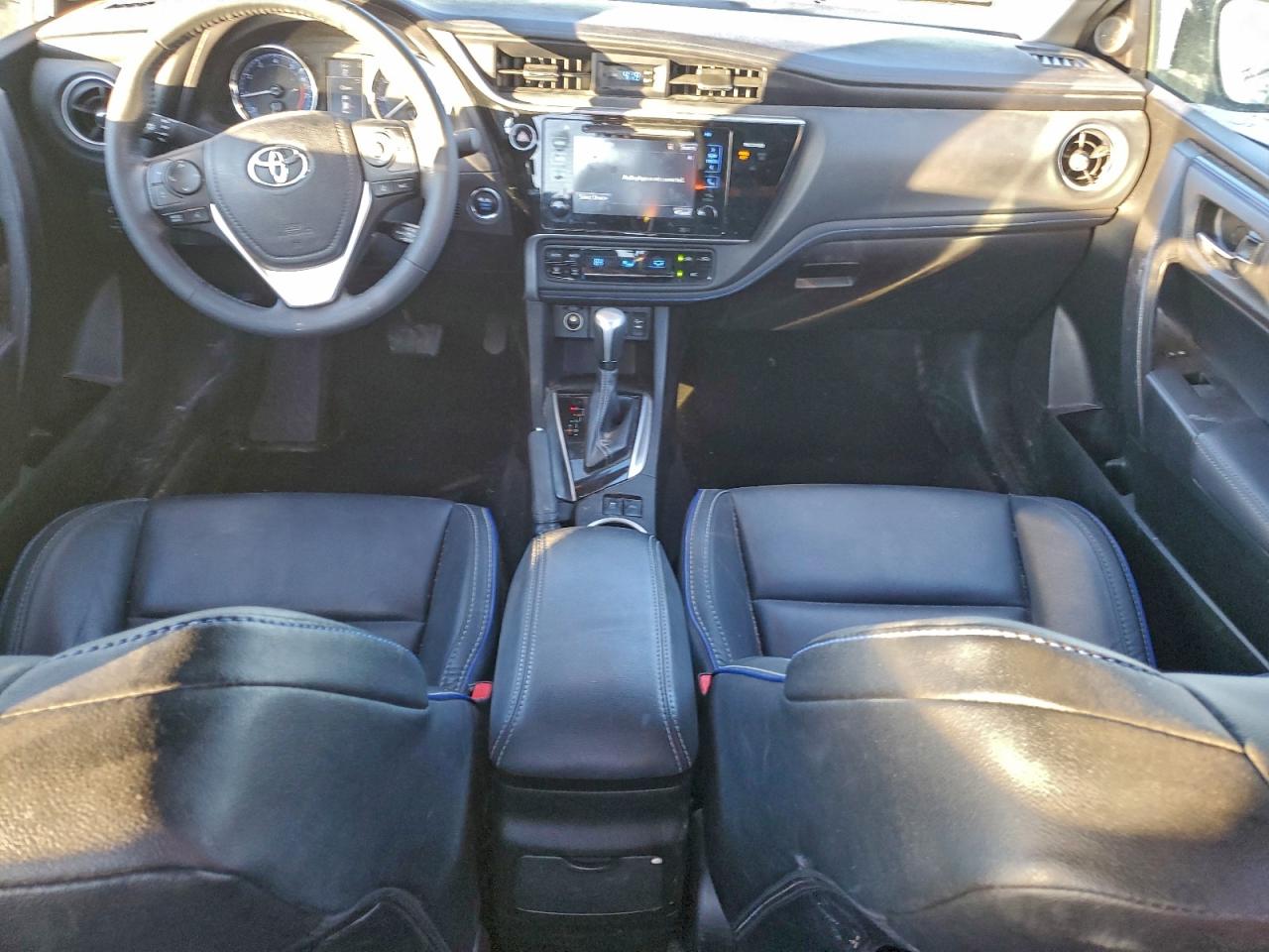 2017 TOYOTA COROLLA L photo 8