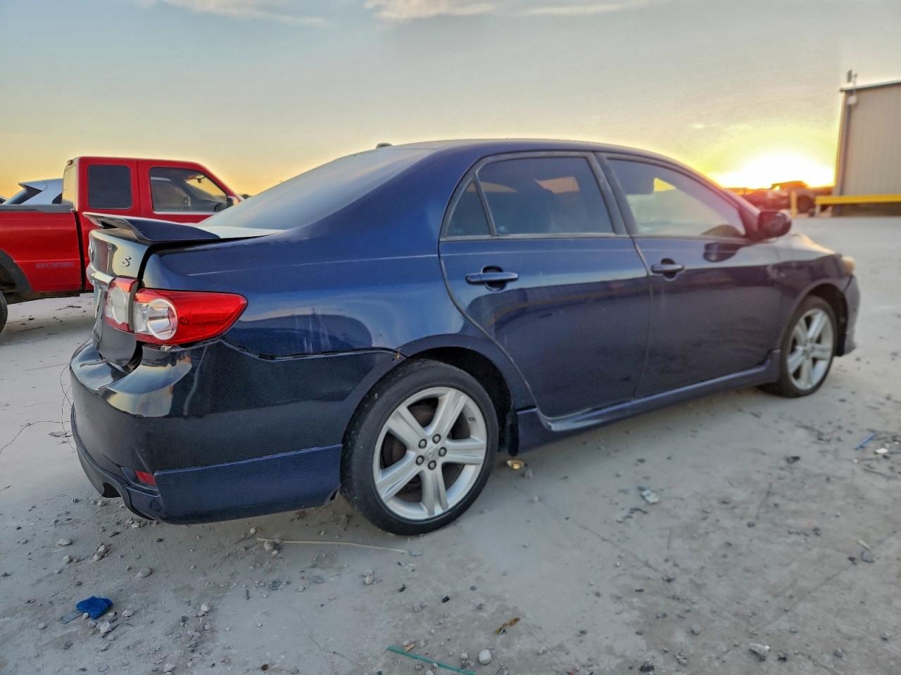 2013 TOYOTA COROLLA BASE photo 3