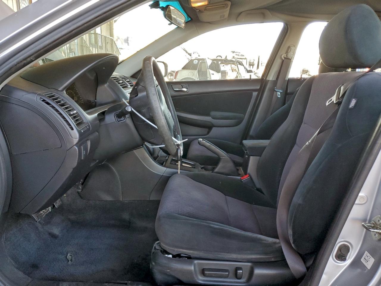 2004 HONDA ACCORD LX photo 7