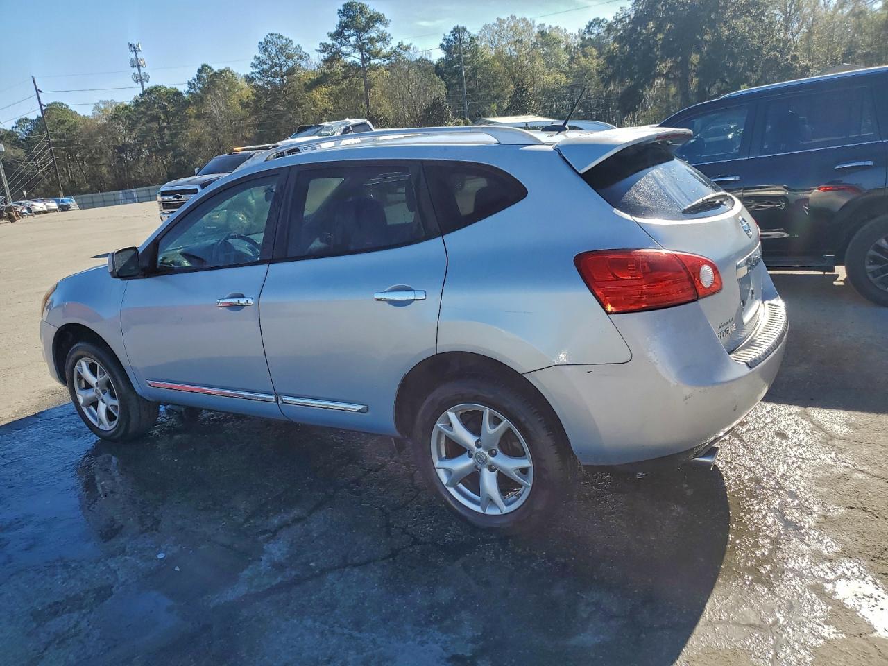 2011 NISSAN ROGUE S photo 2