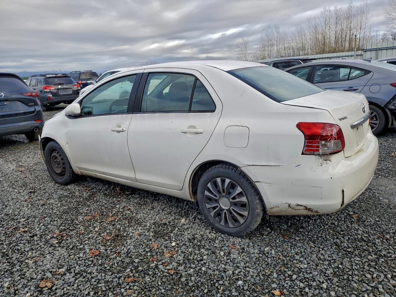 2009 TOYOTA YARIS photo 2