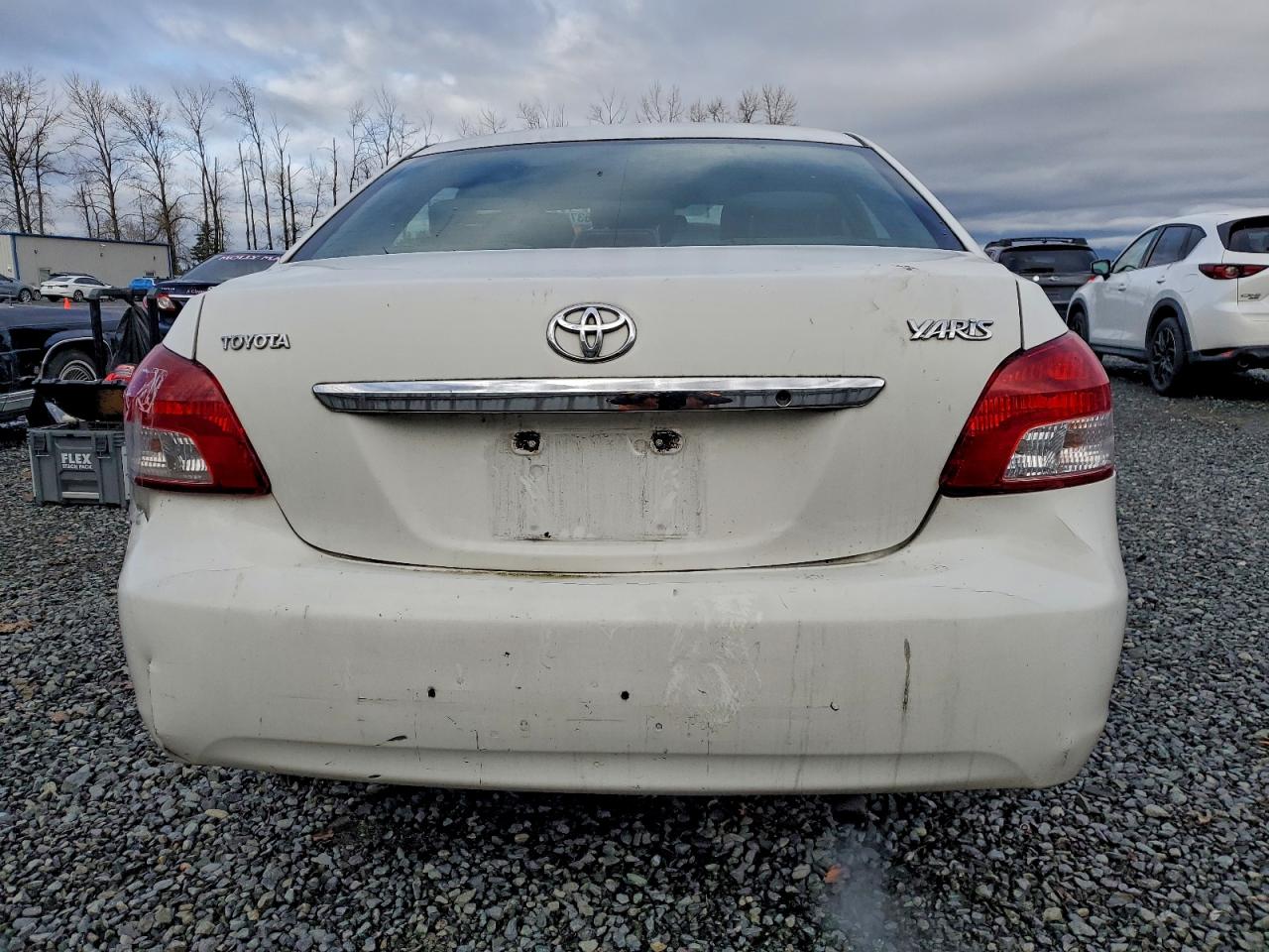 2009 TOYOTA YARIS photo 6