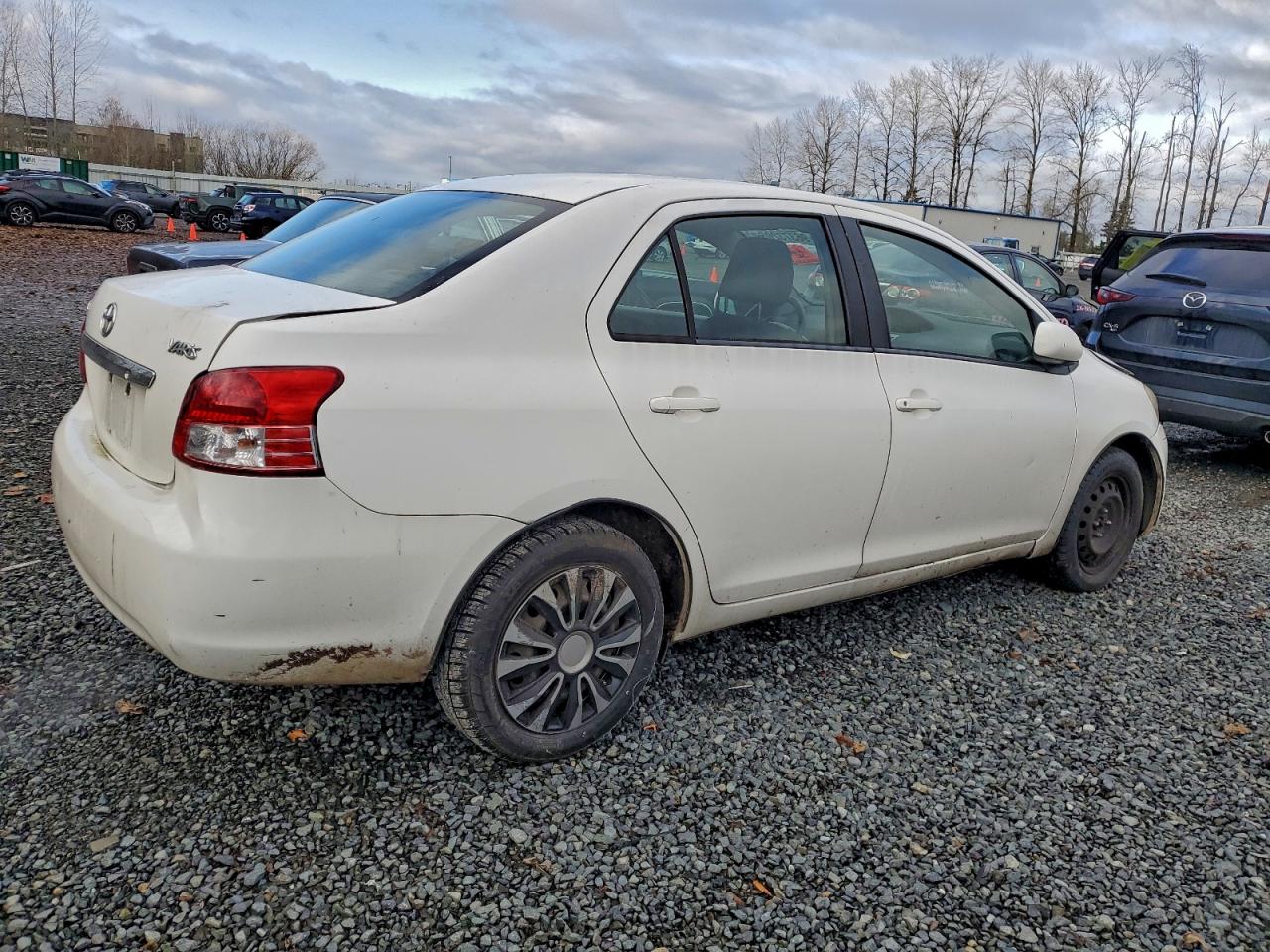 2009 TOYOTA YARIS photo 3