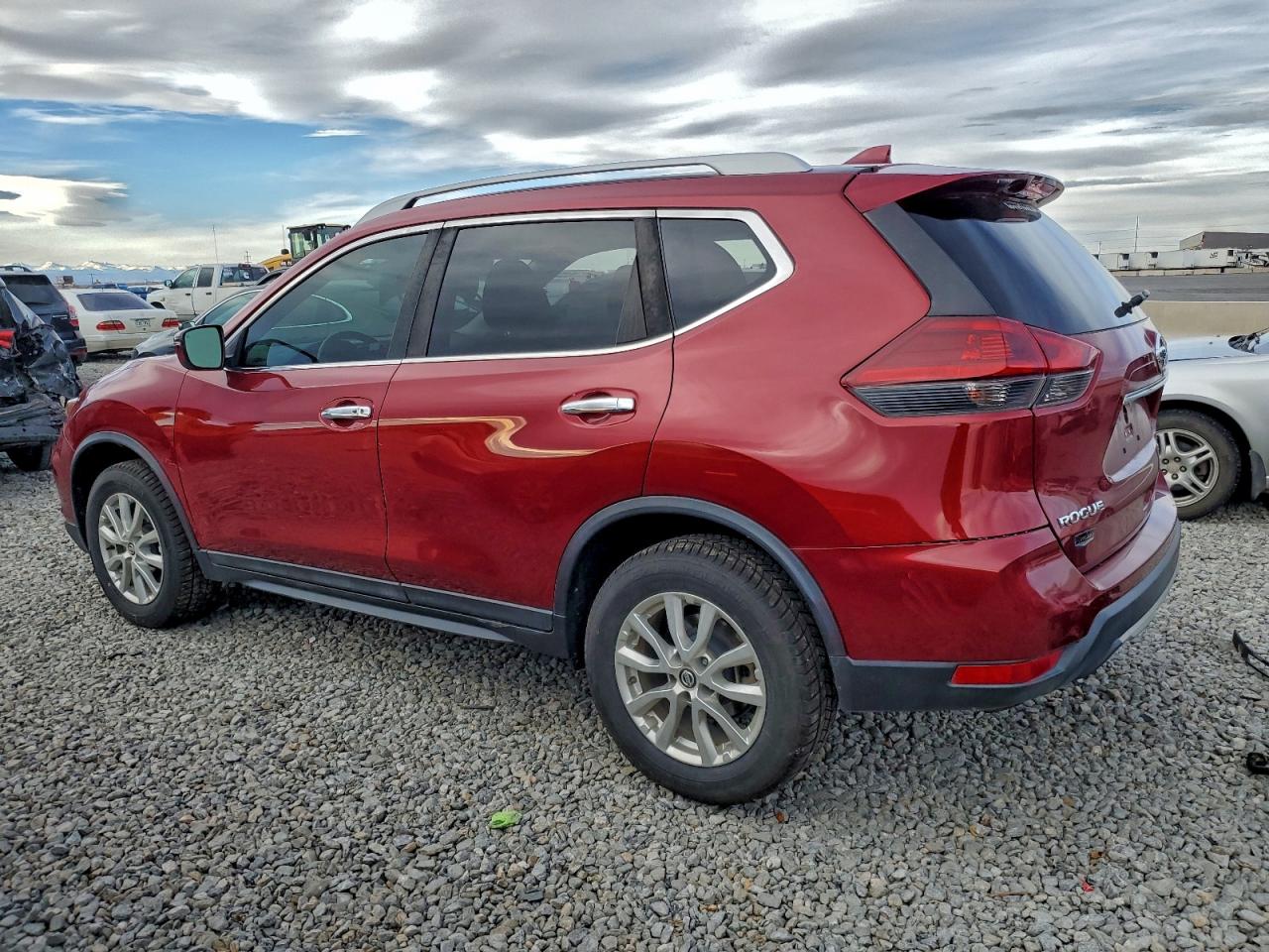 2018 NISSAN ROGUE S photo 2