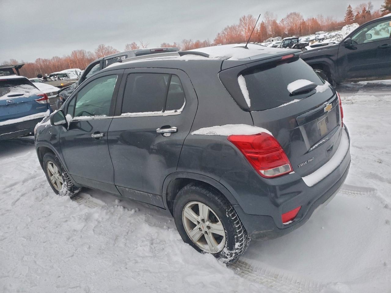2017 CHEVROLET TRAX 1LT photo 2