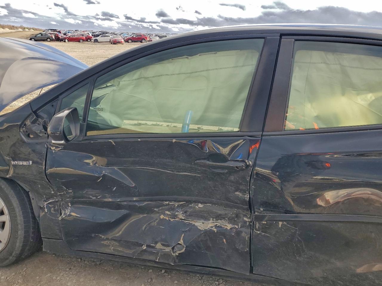 2016 TOYOTA PRIUS photo 13