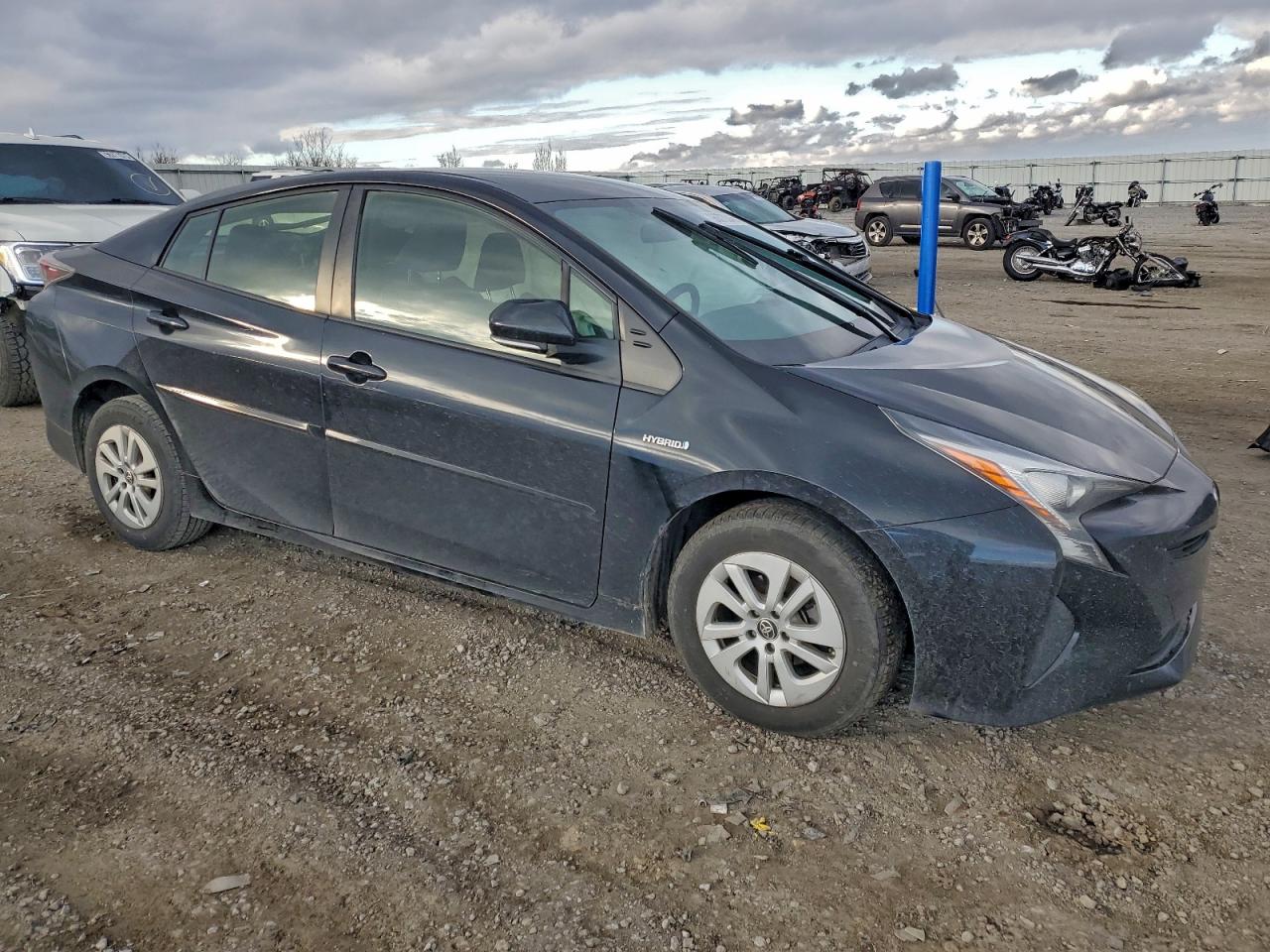 2016 TOYOTA PRIUS photo 7