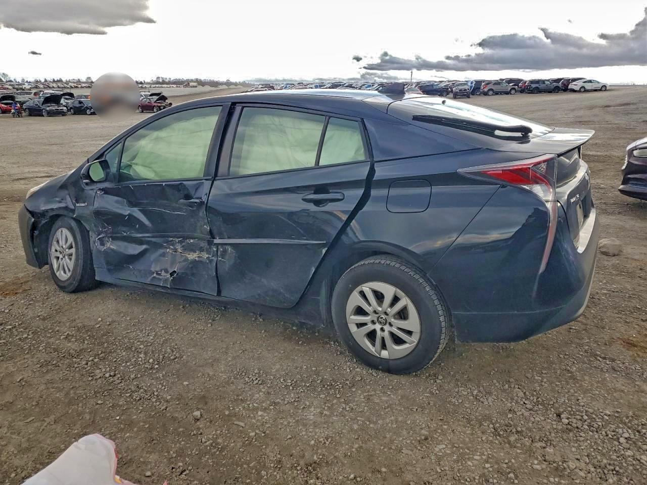 2016 TOYOTA PRIUS photo 3