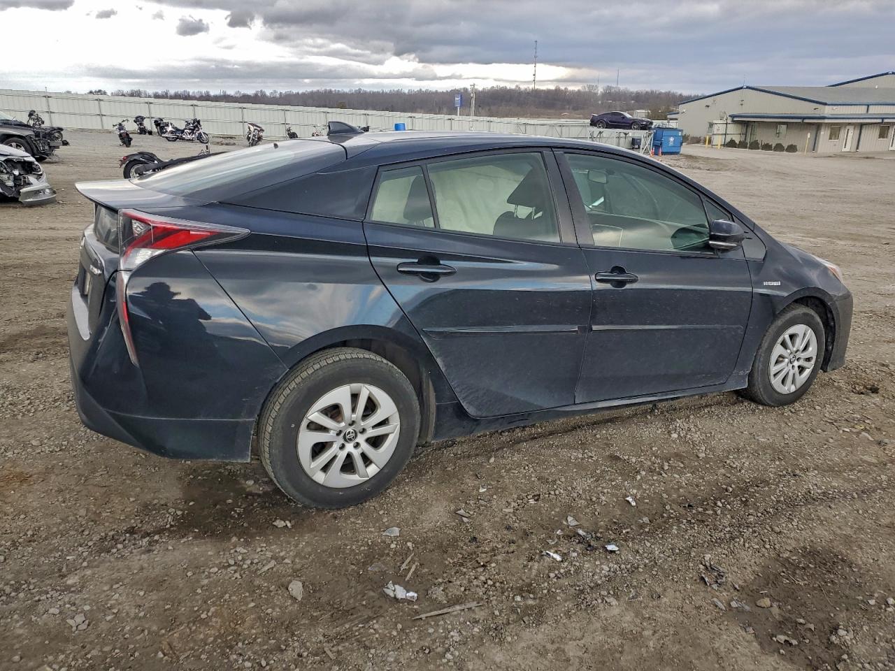 2016 TOYOTA PRIUS photo 5