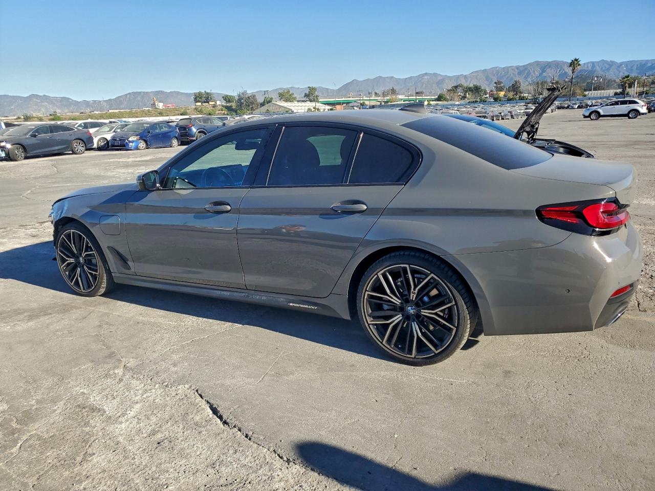 2021 BMW 530E photo 2