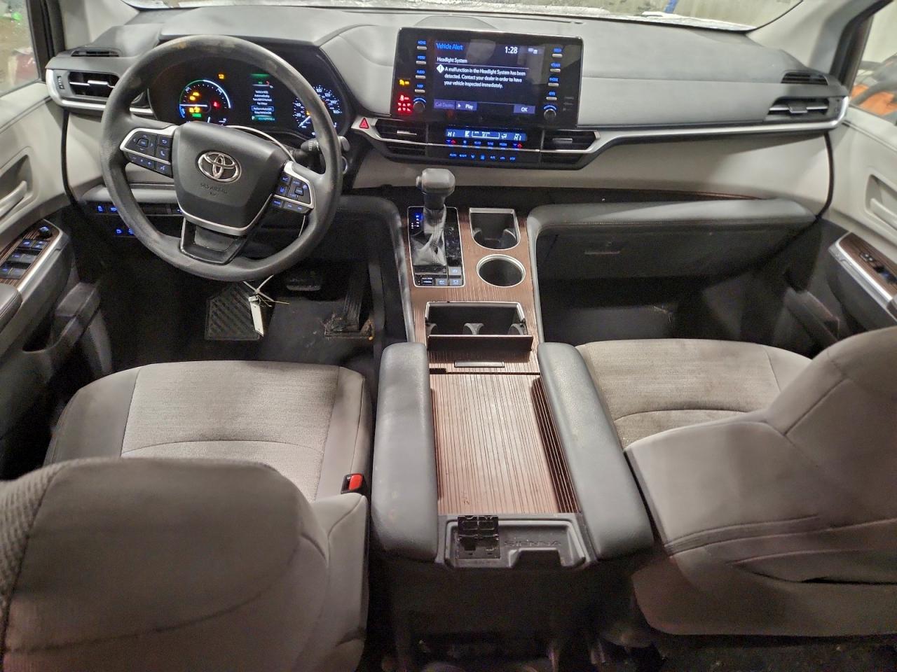 2021 TOYOTA SIENNA LE photo 8