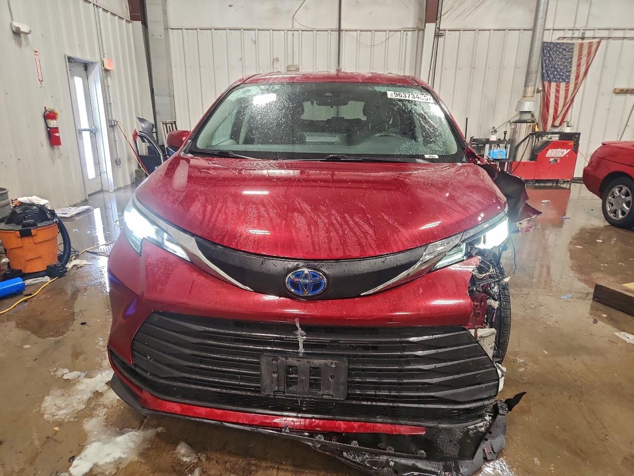 2021 TOYOTA SIENNA LE photo 5