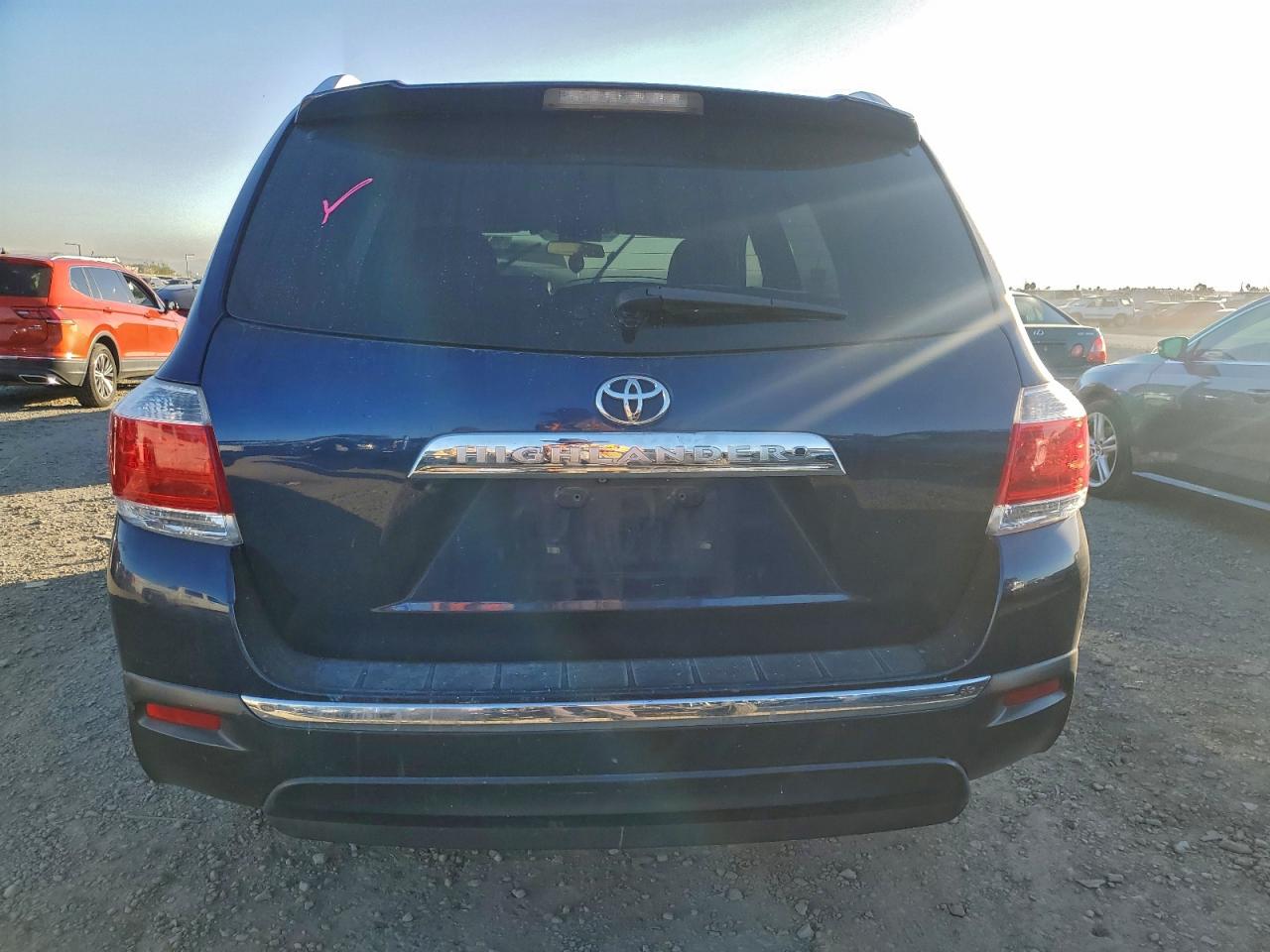 2013 TOYOTA HIGHLANDER BASE photo 11