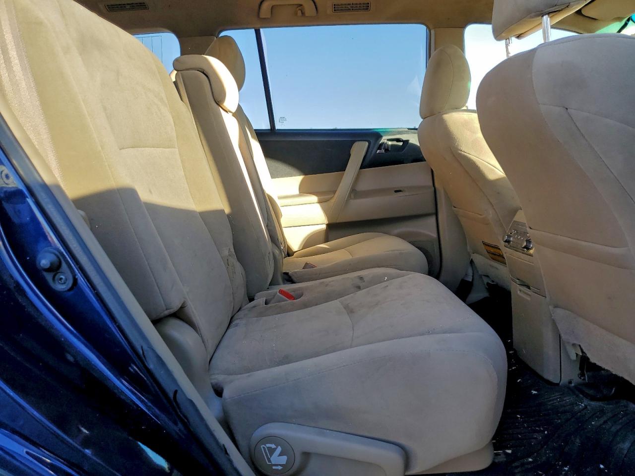 2013 TOYOTA HIGHLANDER BASE photo 21